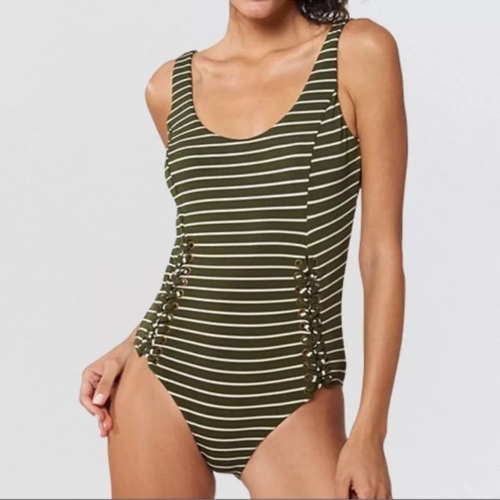 One piece swim suit